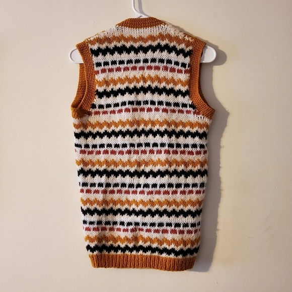 Womens 70's Earthtoned hand knitted vest - Picture 2 of 16